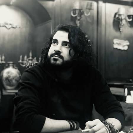 دانلود آهنگ صادق به نام نمایشی ساده